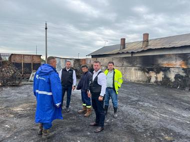 Garda de Mediu: Societatea din judeţul Argeş unde săptămâna trecută a avut loc un incendiu puternic riscă o amendă de 15.000 de lei pentru poluarea atmosferică generată/ A fost început un control
