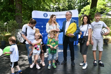 Sorin Cîmpeanu lansează o provocare, pentru a stopa goana după note: La gimnaziu să nu se mai acorde note la discipline precum muzica, desen, educaţie fizică, ci calificative cu „admis/respins