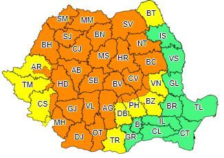 UPDATE - Valul de căldură se menţine în zonele joase din vestul, sudul şi, local, în estul ţării/ Cod portocaliu de vijelii puternice în Maramureş, Transilvania, Oltenia, nord-vestul Munteniei, Moldova, Crişana şi la munte, până sâmbătă seară