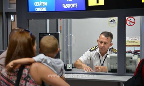 Peste 500 de minori români, opriţi la graniţă, de la începutul vacanţei şcolare, din cauză că părinţii sau însoţitorii nu aveau toate documentele necesare/ Poliţia de Frontieră aminteşte condiţiile de călătorie în străinătate pentru copiii minori