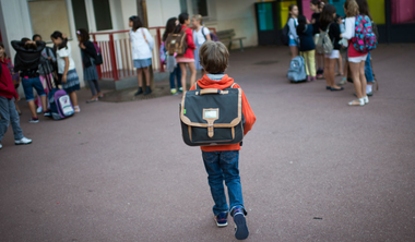 Ministerul Educaţiei: A fost aprobat noul Regulament-cadru de organizare şi funcţionare a unităţilor de învăţământ preuniversitar/ Acesta prevede noutăţi în ceea ce priveşte numărul de note şi medii pentru elevi, eliminarea exmatriculării