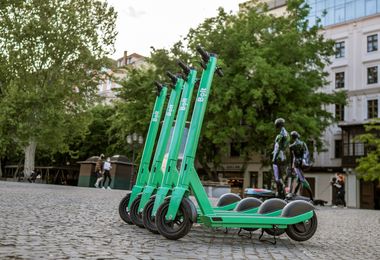 PNL Bucureşti pune în dezbatere Regulamentul pentru utilizarea trotinetelor electrice în Capitală. Viceprimarul Stelian Bujduveanu: Numărul incidentelor de trafic impune reglementarea acestei activităţi