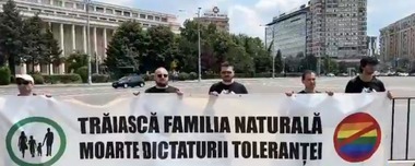 Zeci de persoane la ”Marşul Normalităţii” organizat de Noua Dreaptă / De la ora 17:00 începe „Bucharest Pride”