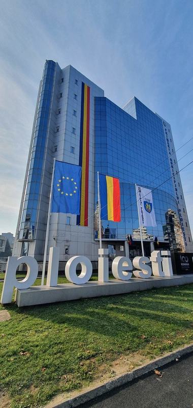 O asociaţie cere rezilierea contractului dintre Primăria Ploieşti şi Universitatea de Arhitectură pentru un nou PUG, invocând că au trecut opt ani de la semnarea contractului care trebuia finalizat în mai puţin de doi ani 