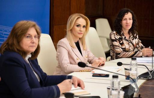 Firea: Susţin decizia Guvernului de a aloca 12 milioane de euro, din fonduri europene, pentru trusoul destinat nou-născutului. Femeile aflate în situaţii de risc, şi care devin mame, vor primi un ajutor financiar începând cu anul acesta