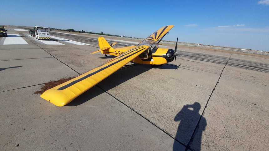 Incident pe Aeroportul Mihail Kogălniceanu după ce unei aeronave private i-a cedat o jambă a aterizorului principal / Aeronava avariată a fost înlăturată de pe pistă/ Pilotul este în afara oricărui pericol / Traficul aerian nu a fost afectat