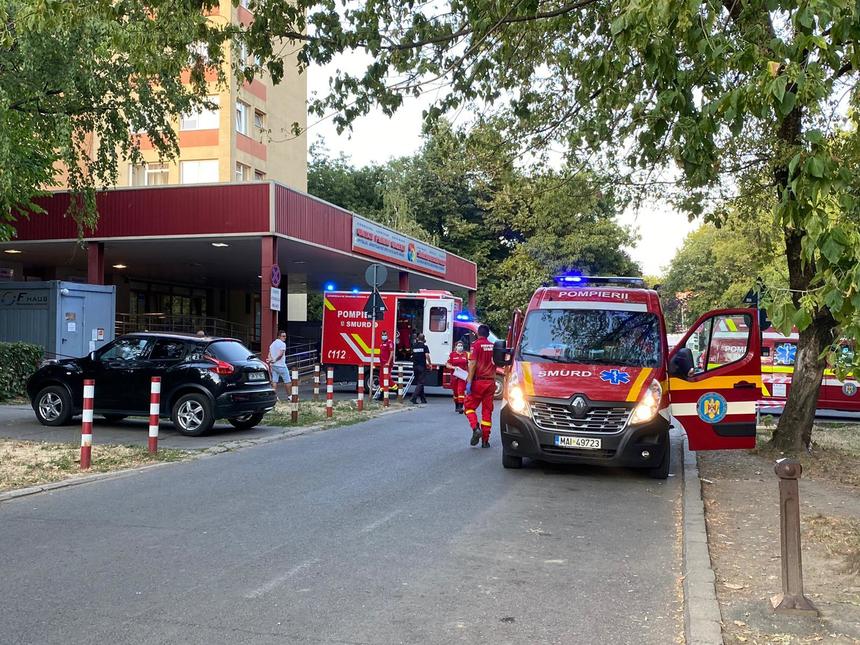 Explozie la un bloc din Satu Mare. Opt persoane au avut nevoie de îngrijiri medicale - VIDEO
