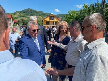 Bode a inaugurat în judeţul Bistriţa-Năsăud o sală de sport şi un dispensar finanţate prin PNDL: Investiţiile publice rămân motorul repornirii economiei şi al relansării sectoarelor de activitate