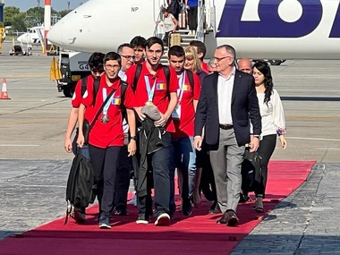 Cîmpeanu, la întâmpinarea lotului României care a participat la la a 63-a Olimpiadă Internaţională de Matematică de la Oslo: Aceşti copii minunaţi au reuşit cea mai bună performanţă românească în matematică, în secolul XXI