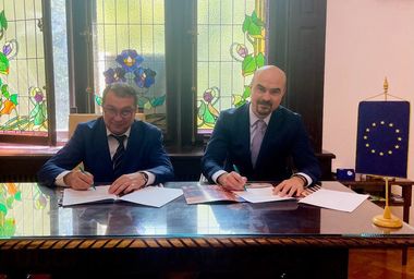 Protocol de colaborare între Universitatea de Medicina si Farmacie "Carol Davila" din Bucureşti şi Inspectoratul Şcolar General al Municipiului Bucureşti care vizează monitorizarea stării de sănătate orală a copiilor din şcoli  