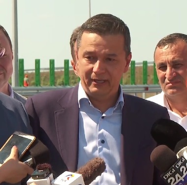Grindeanu, despre barjele sârbe pline cu cărbuni încinşi: Nu au putut să intre din cauza că nu s-au făcut lucrările de dragare pe Dunăre. Am vorbit cu omologul bulgar şi mi-a spus că a început să descarce aceste barje