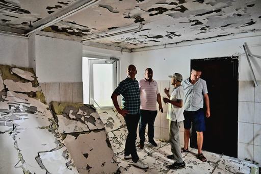 Primarul Sectorului 2: Azi a căzut termoizolaţia de la tavanul parterului unui bloc reabilitat în 2017. Din fericire nimeni nu a fost rănit / Vom verifica în ce fel a fost făcută recepţia şi cine este responsabil de validarea calităţii lucrărilor