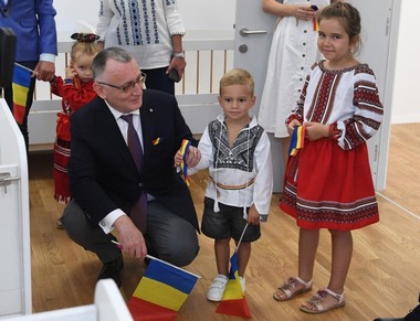Ministrul Educaţiei anunţă că vrea să participe în fiecare zi de luni la inaugurarea unor grădiniţe care să includă şi grupe de antepreşcolari