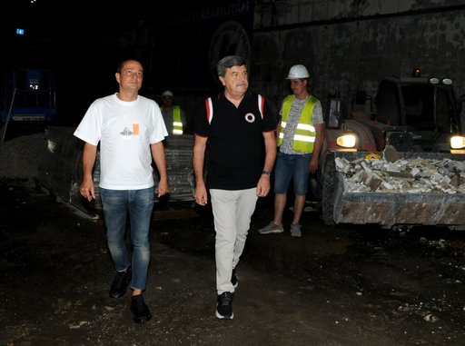 Prefectul Toni Greblă şi primarul Sectorului 4, Daniel Băluţă, au verificat stadiul lucrărilor de consolidare a Pasajului Unirii: Cele mai dificile intervenţii s-au finalizat iar infiltraţiile de la nivelul carosabilului au fost izolate 