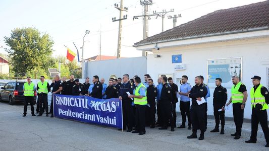 Poliţiştii de penitenciare anunţă acţiuni de protest, de la 1 august / Ei spun că vor bloca activitatea închisorilor ”din cauza lipsei de reacţie” a guvernanţilor în legătură cu problemele din puşcării 