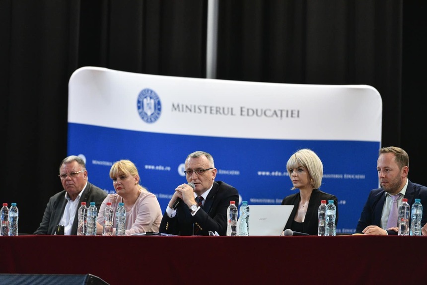 Sorin Cîmpeanu anunţă alocarea a 965 milioane lei pentru reducerea abandonului şcolar / Discuţii cu inspectorii şcolari generali pe tema noii legi a învăţământului