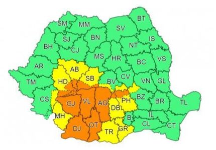 Cod galben de ploi şi descărcări electrice, până joi dimineaţă, în Oltenia, nordul şi vestul Munteniei, sud-vestul Transilvaniei şi în zona Carpaţilor Meridionali/ Zece judeţe, sub avertizare Cod portocaliu de ploi abundente