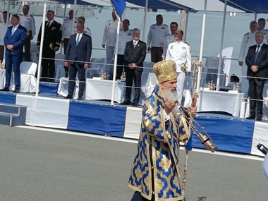 Incident la ceremoniile din Portul militar Constanţa - Slujba oficiată de IPS Teodosie, întreruptă de organizatori / IPS Teodosie: Îi compătimesc pe cei care au făcut asta pentru că înaintea lui Dumnezeu vor răspunde - FOTO