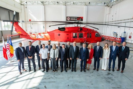 Raed Arafat şi şeful IGAv, în Polonia, pentru a asista la prima decolare a elicopterului Black Hawk proiectat în scopul salvării de vieţi omeneşti în situaţii complexe / România va cumpăra 6 astfel de aparate 
