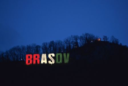 Primăria Braşov anunţă că sâmbătă seara, literele de pe Tâmpa şi clădirea Primăriei vor fi iluminate în culorile roşu, alb, verde, pentru a marca Ziua Naţională a Ungariei: Se subliniază astfel importanţa comunităţii maghiare în dezvoltarea oraşului