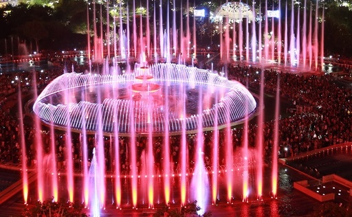 Restricţii de circulaţie în Capitală, în zilele de sâmbătă şi duminică, din cauza evenimentului cultural „Simfonia Apei”, în lunile august şi septembrie / Ce rute ocolitoare anunţă Brigada Rutieră