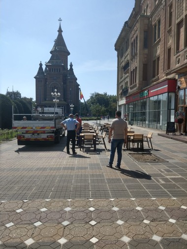 Dominic Fritz, după ce reprezentanţii Primăriei Timişoara au demolat patru terase fără avize: Astăzi, când au zis ei că ”pericolul” a trecut, au scos din nou mobilierul ca şi cum nimic nu s-ar fi întâmplat