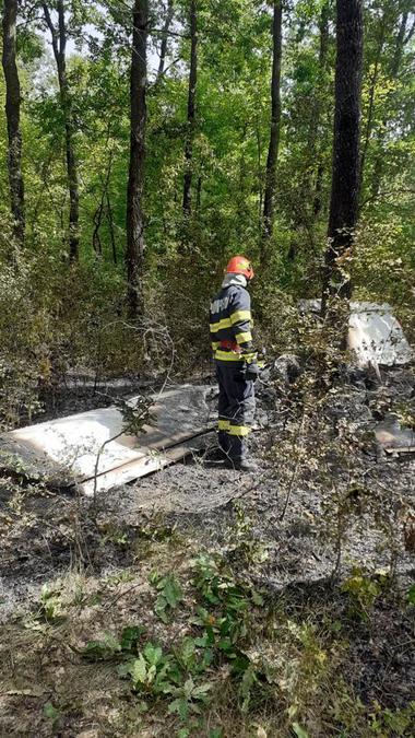 UPDATE O aeronavă de mici dimensiuni s-a prăbuşit în judeţul Giurgiu / Două persoane au murit - VIDEO, FOTO