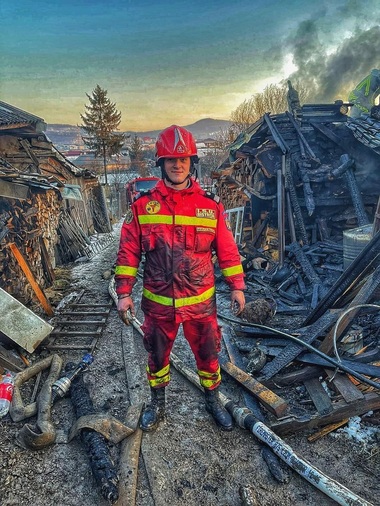 Povestea pompierului care a încercat să-l resusciteze pe pilotul avionului căzut în Lacul Colibiţa. Are 21 de ani şi 1 an şi 7 luni de carieră - Prietenul meu a spus: ”Paul, trezeşte-l!” I-am răspuns: ”Îmi dau toate puterile să îl trezesc!” - FOTO


