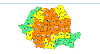 Cea mai mare parte a ţării, sub avertizări cod galben şi portocaliu de instabilitate atmosferică, inclusiv vijelii şi grindină, până miercuri la ora 10:00 - HARTA