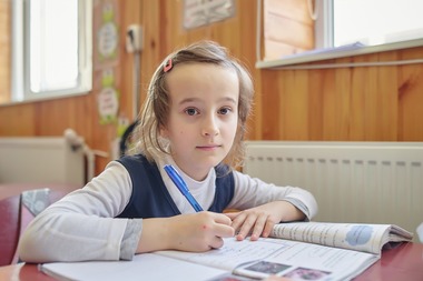World Vision România: Doi din trei profesori afirmă că şcolile au nevoie de investiţii în laboratoarele de informatică, 34% vor mai mulţi bani pentru grupurile sanitare