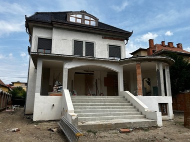 Primarul municipiului Timişoara, Dominic Fritz, a făcut o plângere penală în urma ”mutilării” unui imobil din zona de protecţie istorică a oraşului