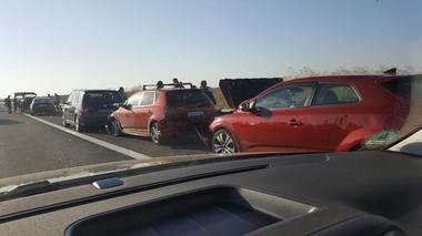 Vizibilitate redusă pe Autostrada Soarelui, la Feteşti, din cauza unui incendiu 