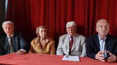 Sergiu Rizescu, preşedintele Asociaţiei Foştilor Deţinuţi Politici, despre monumentul dedicat ”eroilor” fostei Securităţi: Este trist că se întâmplă aşa ceva după 30 de ani, au început să iasă şobolanii din galerii. Nu putem tolera aşa ceva!