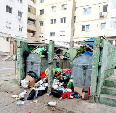 Firma de salubrizare din Constanţa, amendată cu 100.000 de lei şi Primăria, sancţionată cu 50.000 de lei de către Garda de Mediu pentru gestionarea incorectă a problemei deşeurilor 