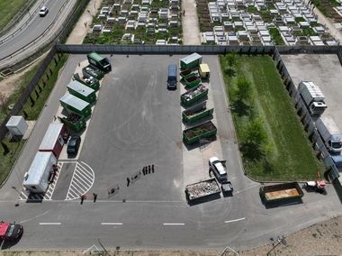 Ministrul Mediului: Începând de joi, autorităţile locale pot depune cereri de finanţare pentru înfiinţarea de centre de colectare prin aport voluntar / Se vor putea preda deşeuri voluminoase, inclusiv anvelope sau mobilier uzat, deşeuri de echipamente electrice şi electronice, deşeuri periculoase, deşeuri din construcţii