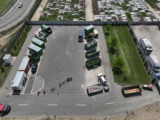 Ministrul Mediului: Începând de joi, autorităţile locale pot depune cereri de finanţare pentru înfiinţarea de centre de colectare prin aport voluntar / Se vor putea preda deşeuri voluminoase, inclusiv anvelope sau mobilier uzat, deşeuri de echipamente electrice şi electronice, deşeuri periculoase, deşeuri din construcţii 