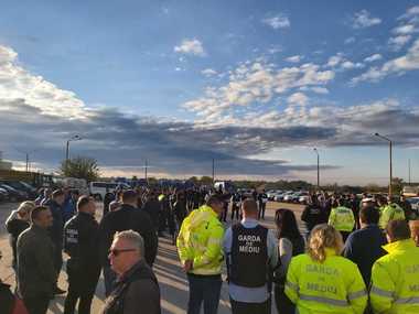 Ministerul Mediului: Amenzi în valoare de 75.000 lei, 2 suspendări de activitate şi 30 de tone de deşeuri confiscate în localitatea Săruleşti-Gară - FOTO 