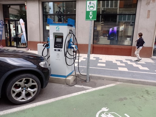 Bucureşti - Administraţia Străzilor ar urma să pună la dispoziţie spaţiile pentru amplasarea a 40 de staţii de încărcare pentru vehiculele electrice, până la sfârşitul anului 2025