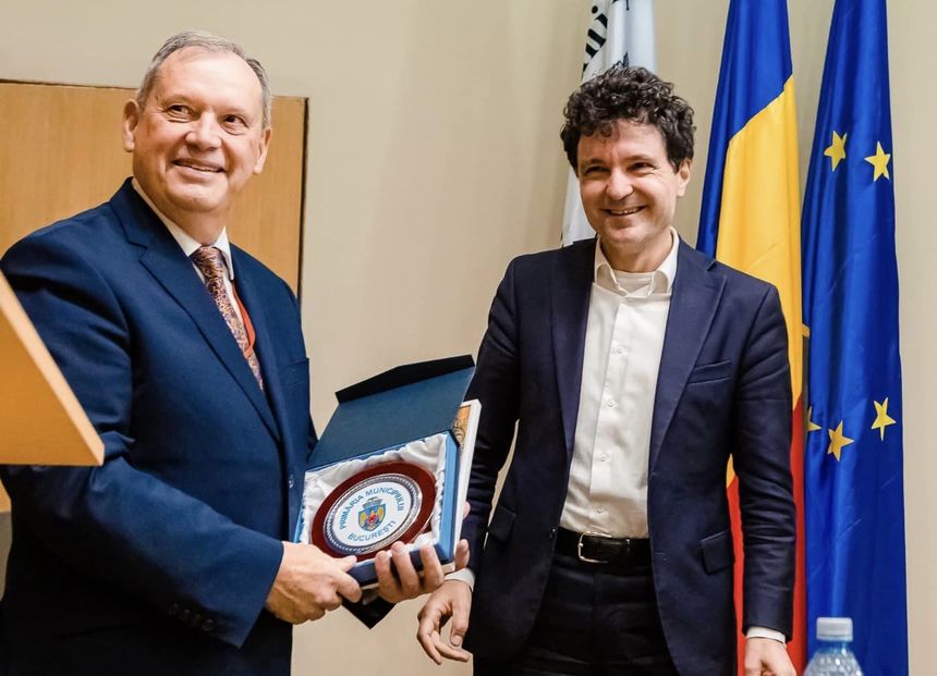 Nicuşor Dan: I-am acordat astăzi, în cadrul şedinţei Consiliului General al Municipiului Bucureşti, titlul de Cetăţean de Onoare al Municipiului Bucureşti domnului Dumitru Prunariu, singurul român care a zburat vreodată în spaţiul cosmic