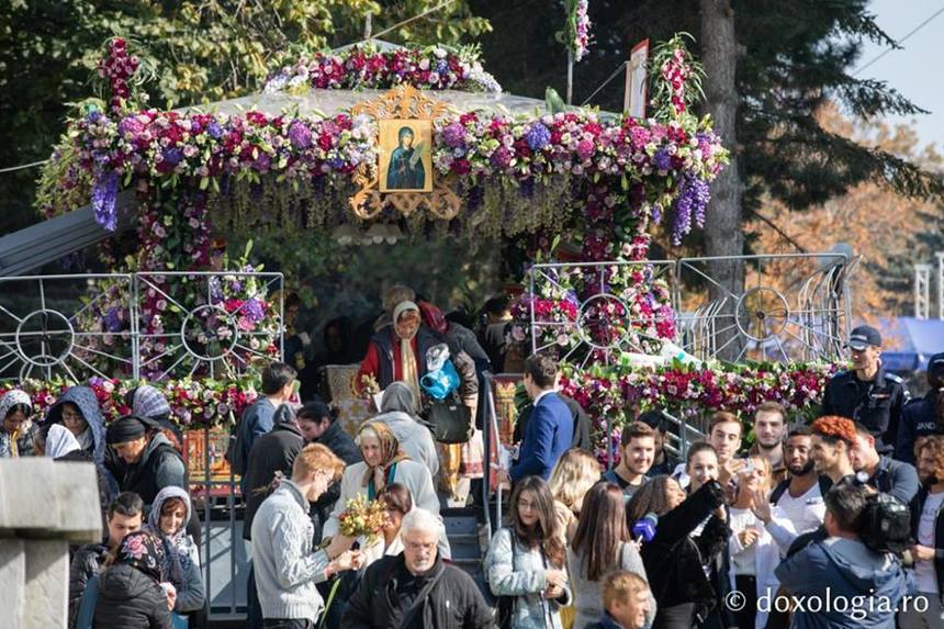 Iaşi - Pelerinajul religios la moaştele Sfintei Cuvioase Parascheva începe pe 8 octombrie şi va dura o săptămână. Sunt aşteptaţi în oraş zeci de mii de pelerini din întreaga ţară

