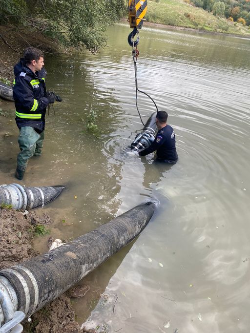 Numărul localnicilor din Roşia Montană care au acceptat evacuarea preventivă, în creştere / Nivelul apei din lacul Tăul Mare a scăzut cu aproape un metru