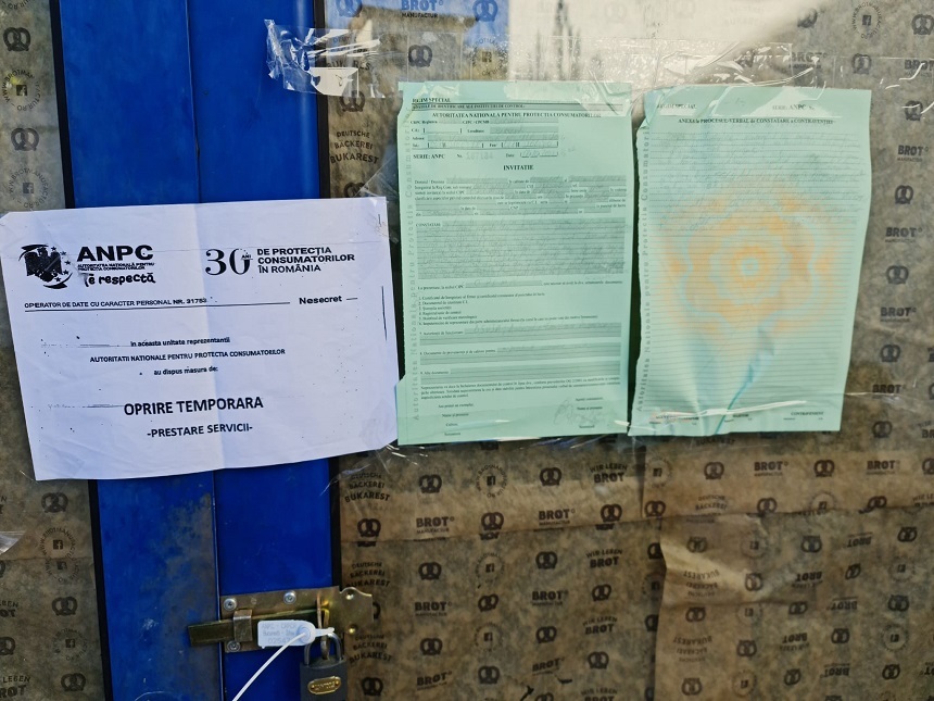 Piaţa volantă amplasată pe platoul Academiei Militare din Bucureşti, închisă de ANPC. Printre nereguli, prezenţa insectelor în vitrinele de prezentare a produselor, vânzarea cărnii la temperatura mediului ambiant - FOTO

