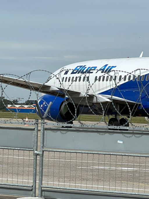 ANPC sancţionează Blue Air pentru cursele anulate din 15 iunie / 150.227 consumatori din 23 state UE, afectaţi / Prejudicii de peste 19,5 milioane de euro / Valoarea sancţiunilor aplicate companiei - 10 milioane de lei