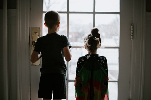 Studiu World Vision: Unu din trei adolescenţi nu ar avea încredere să vorbească cu părinţii dacă ar trece printr-un abuz sexual, din cauza ruşinii şi de teamă să nu fie judecaţi
