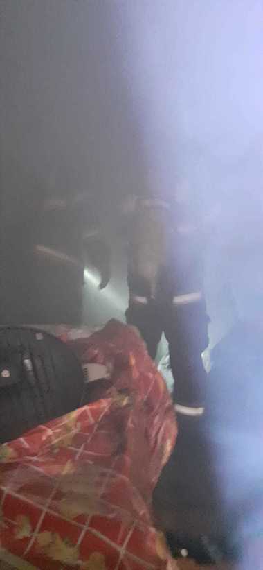 Vâlcea: O persoană a murit şi alta a fost intoxicată cu fum în urma unui incendiu provocat de o ţigară 