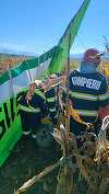 UPDATE Un motodeltaplan s-a prăbuşit în judeţul Sibiu / Doi pasageri, găsiţi conştienţi de către echipajele SMURD au suferit multiple răni la picioare / Ei vor fi transportaţi la spital - FOTO