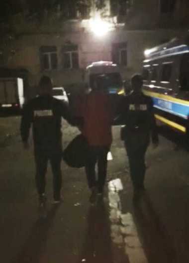 Un bărbat a fost reţinut după ce s-a dezbrăcat în faţa unei angajate a unui hotel din Craiova, fiind cazat în acea unitate / El figurează în Registrul naţional al persoanele care au comis infracţiuni sexuale - VIDEO