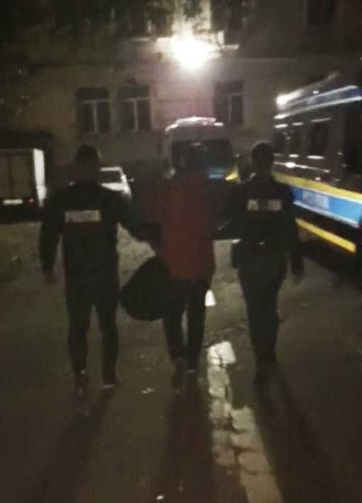 Un bărbat a fost reţinut după ce s-a dezbrăcat în faţa unei angajate a unui hotel din Craiova, fiind cazat în acea unitate / El figurează în Registrul naţional al persoanele care au comis infracţiuni sexuale - VIDEO