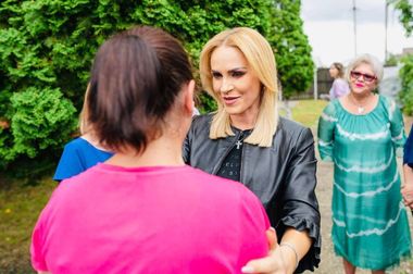 Gabriela Firea: Pentru asistenţa victimelor violenţei domestice paşii trebuie să fie aceeaşi, indiferent de situaţie / Doar în primele 6 luni ale acestui an, în jur de 33.000 de persoane au fost victime ale violenţelor acasă sau în familie