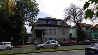 Primăria Timişoara cere în instanţă recuperarea unei clădiri, în care a funcţionat o grădiniţă, de la familia de romi Cârpaci / Imobilul a fost retrocedat în baza unor documente falsificate  